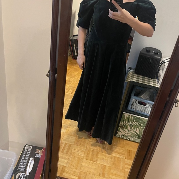 Laura Ashley dark green velvet dress - Picture 12 of 15